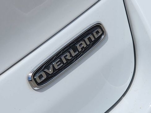 Used 2022 Jeep Grand Cherokee Overland w/ Luxury Tech Group IV AWD/4WD image 11