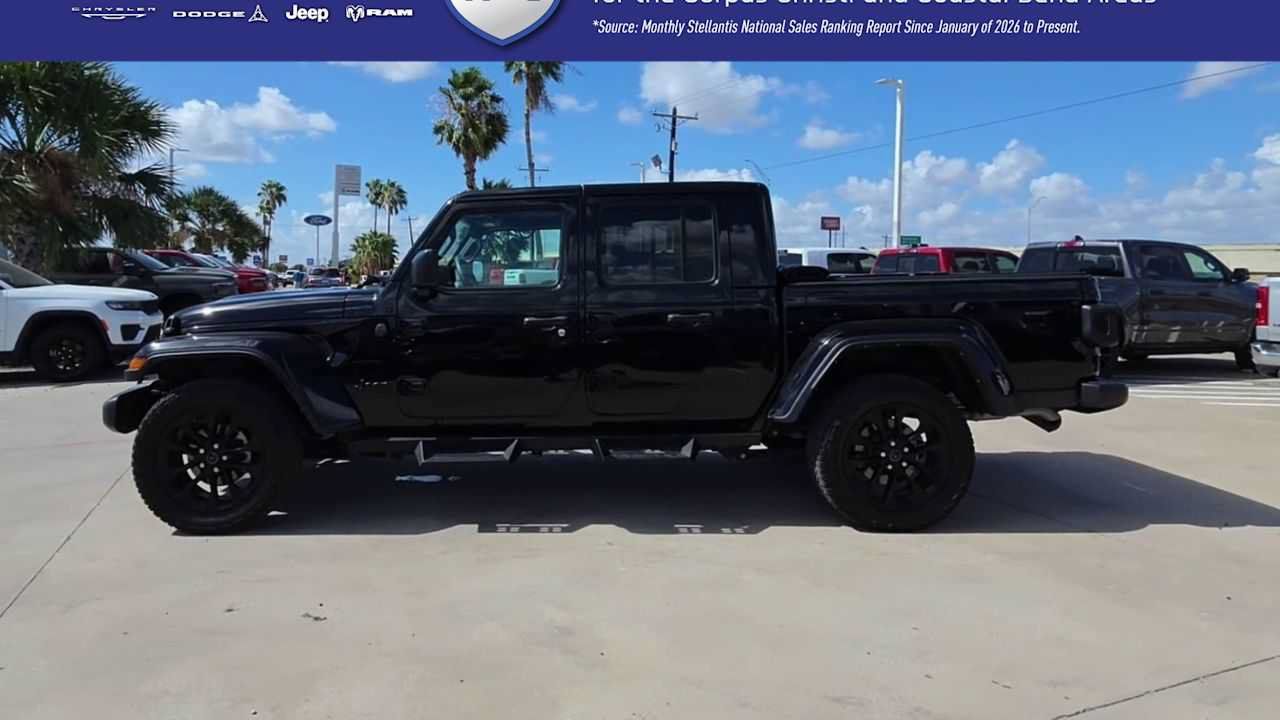 Used 2025 Jeep Gladiator Sport AWD/4WD image 5