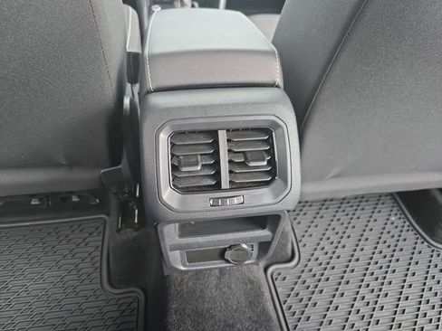 Used 2024 Volkswagen Tiguan S image 15