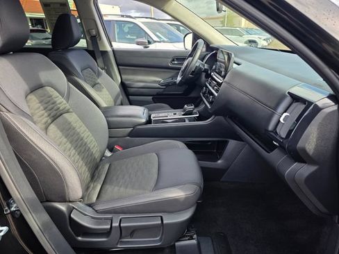 Used 2025 Nissan Pathfinder SV FWD image 10
