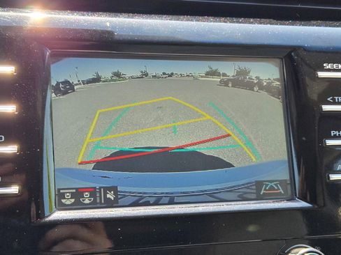 Used 2018 Toyota Camry SE w/ Moonroof Package FWD image 25