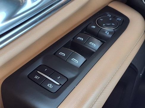 Used 2022 Chevrolet Tahoe Premier RWD image 17