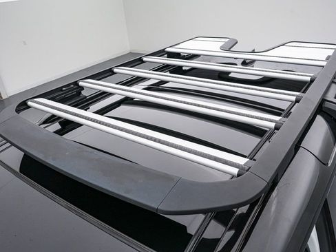 Used 2023 Land Rover Defender 90 X-Dynamic SE image 22