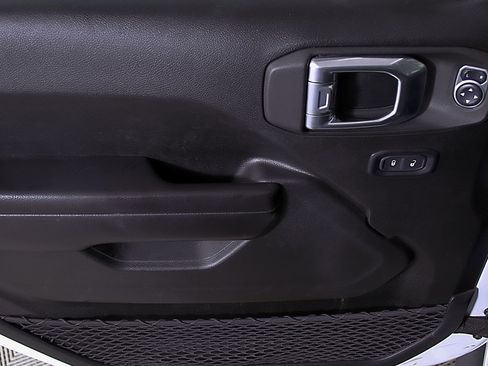 Used 2021 Jeep Gladiator Willys image 16