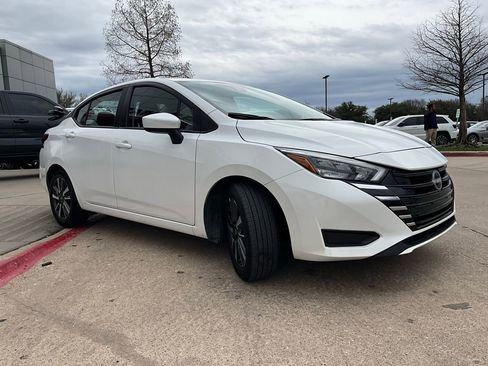 Used 2025 Nissan Versa SV image 4