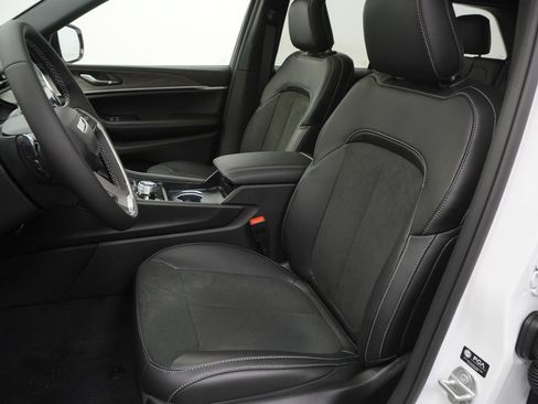 New 2026 Jeep Grand Cherokee Altitude AWD/4WD image 15