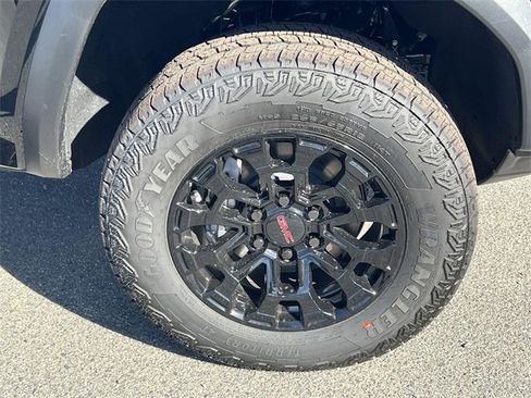 New 2026 GMC Canyon Elevation w/ Convenience Package image 31