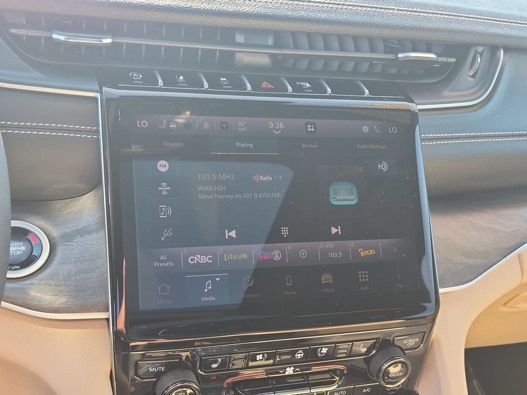 Certified 2025 Jeep Grand Cherokee Limited w/ Luxury Tech Group II AWD/4WD image 20