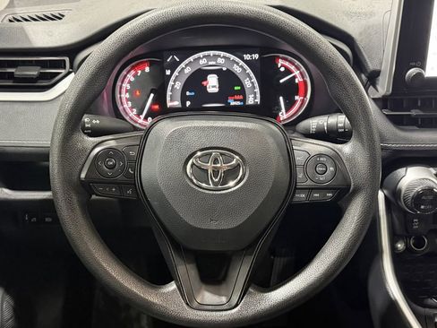 Used 2025 Toyota RAV4 XLE FWD image 15