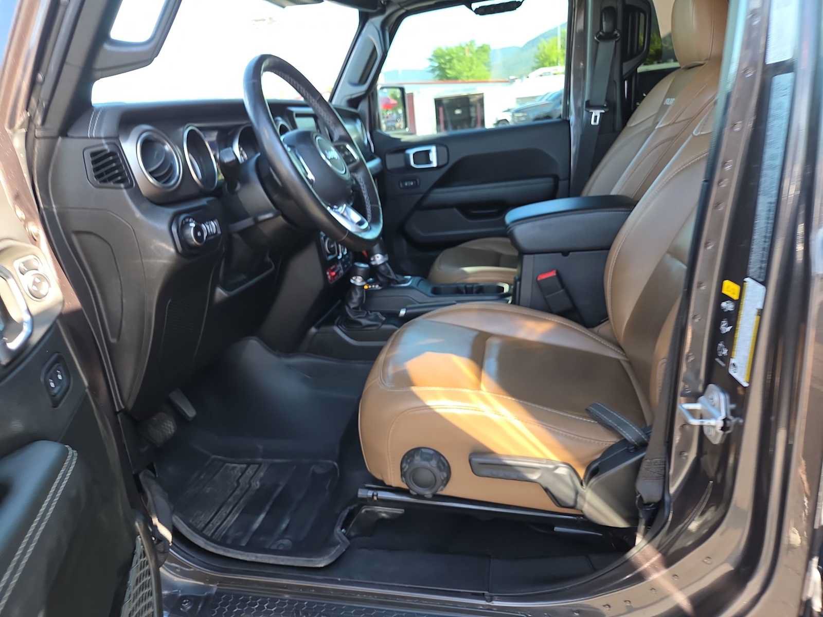 Used 2021 Jeep Wrangler Unlimited Rubicon w/ Uconnect 4C Nav & Sound Group AWD/4WD image 19