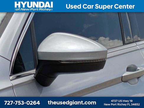 Used 2021 Volkswagen Tiguan SE w/ Panoramic Sunroof Package FWD image 11