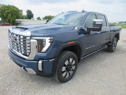 New 2026 GMC Sierra 2500 Denali w/ Denali Reserve Package AWD/4WD image 10