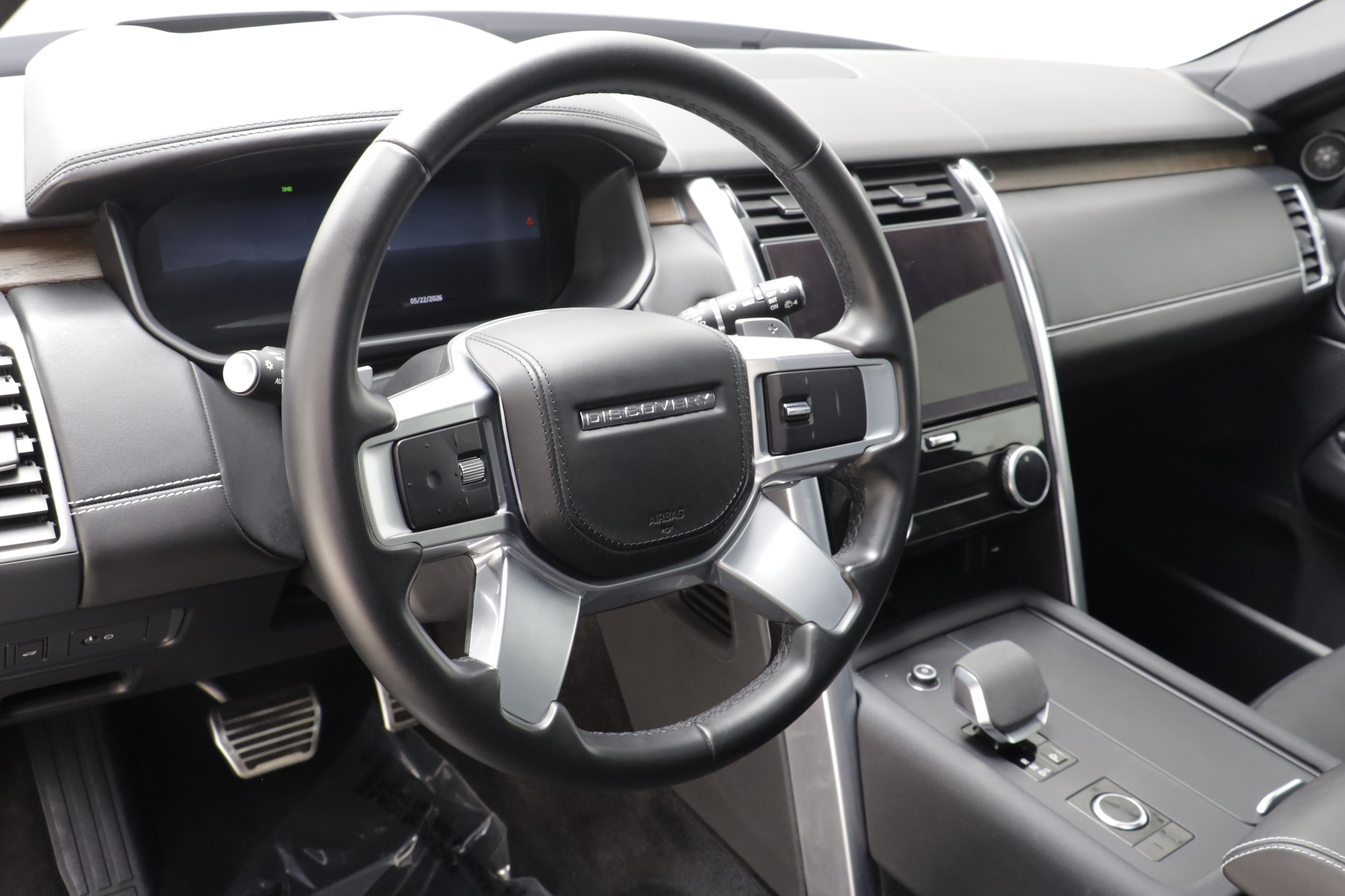 Used 2023 Land Rover Discovery Metropolitan Edition AWD/4WD image 7