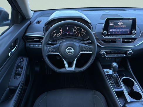 Used 2024 Nissan Altima 2.5 SV image 10