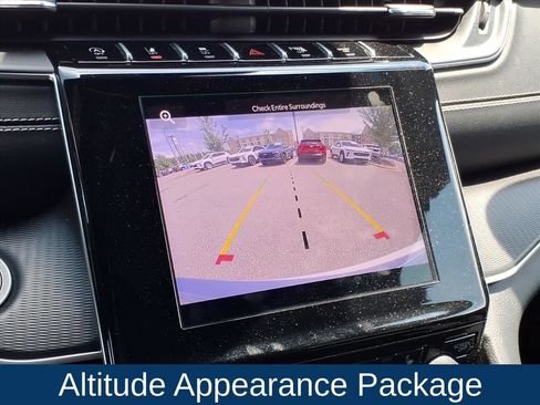 Used 2025 Jeep Grand Cherokee Altitude AWD/4WD image 3