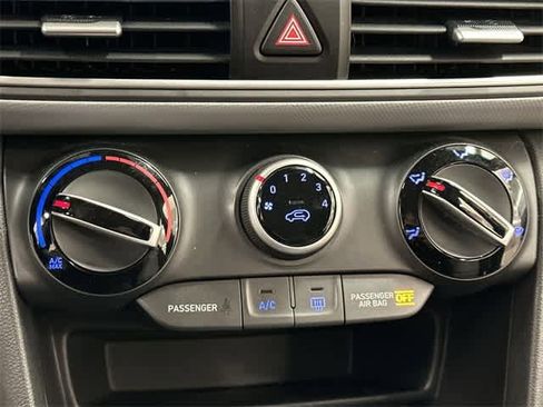 Used 2018 Hyundai Kona SEL image 13