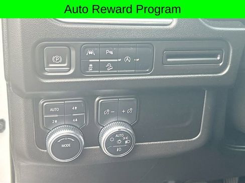 Used 2023 GMC Yukon XL AT4 image 12