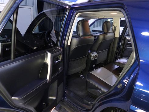 Used 2022 Toyota 4Runner SR5 Premium w/ Moonroof Package image 18