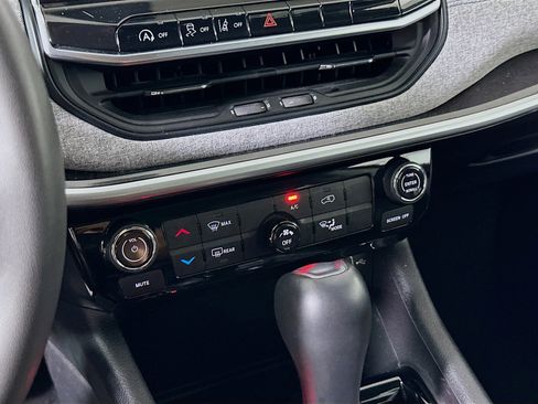 Used 2022 Jeep Compass Latitude image 23