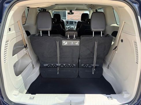 Used 2020 Chrysler Pacifica Touring-L FWD image 6