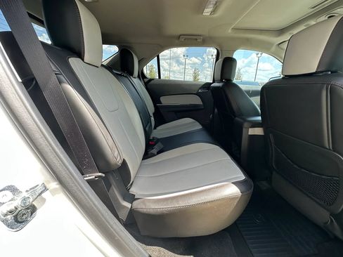 Used 2017 Chevrolet Equinox Premier w/ Enhanced Convenience Package FWD image 16
