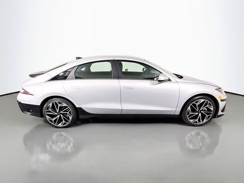 Used 2023 Hyundai Ioniq 6 SEL image 11
