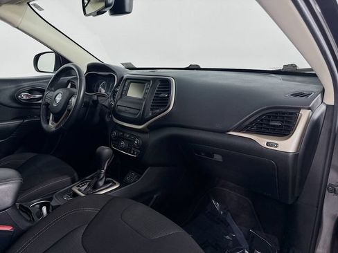 Used 2016 Jeep Cherokee Latitude w/ Comfort/Convenience Group FWD image 27