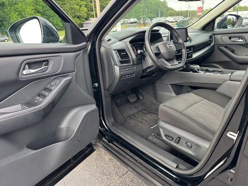 Certified 2025 Nissan Rogue SV FWD image 14