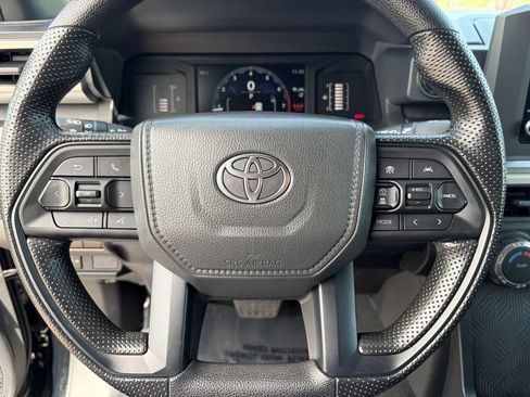 Certified 2025 Toyota Tacoma SR5 AWD/4WD image 35