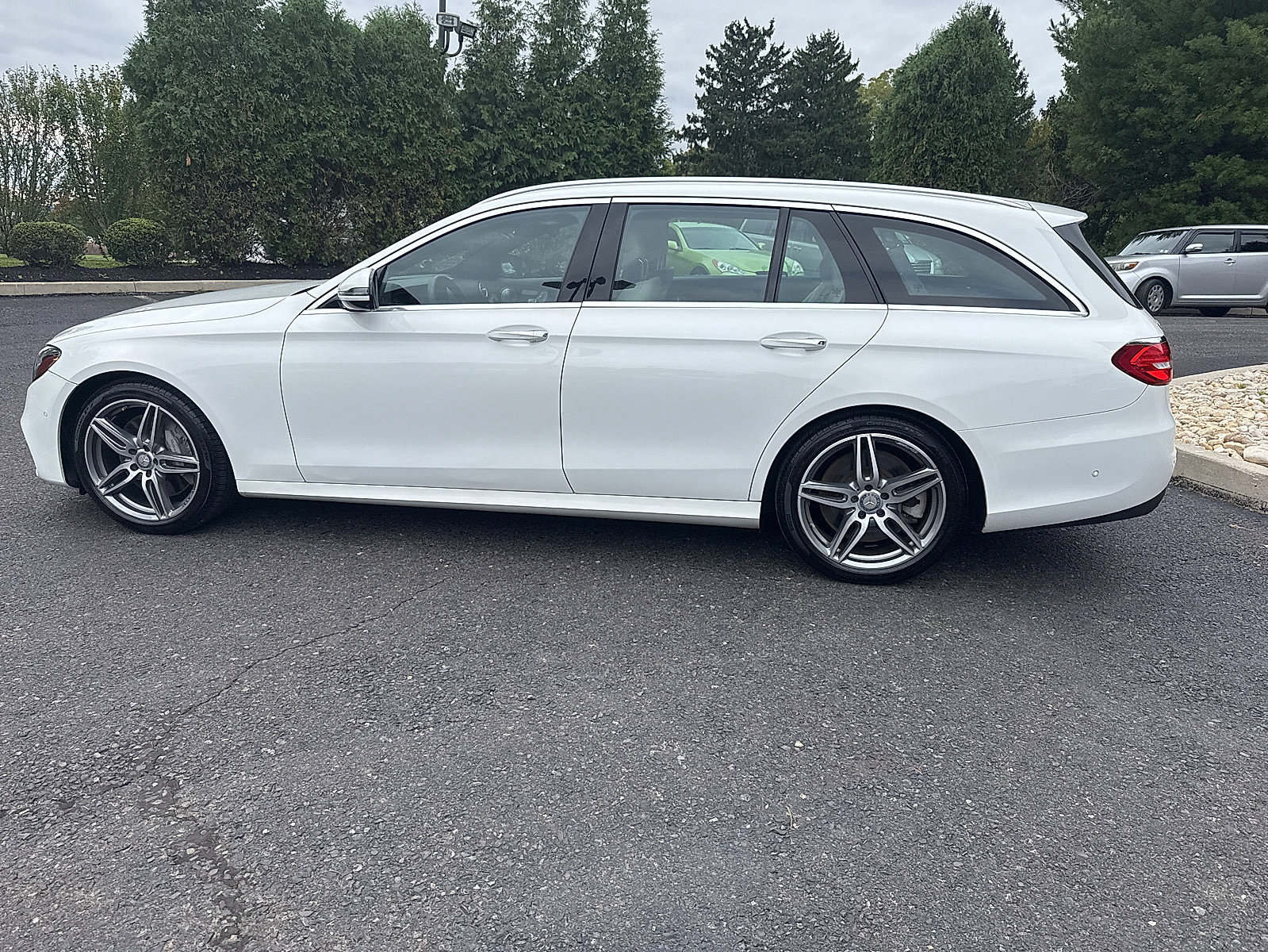 Used 2017 Mercedes-Benz E 400 4MATIC Wagon image 12