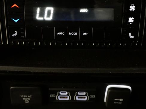 Used 2023 Jeep Wagoneer L Series III w/ Preferred Equipment Group image 22