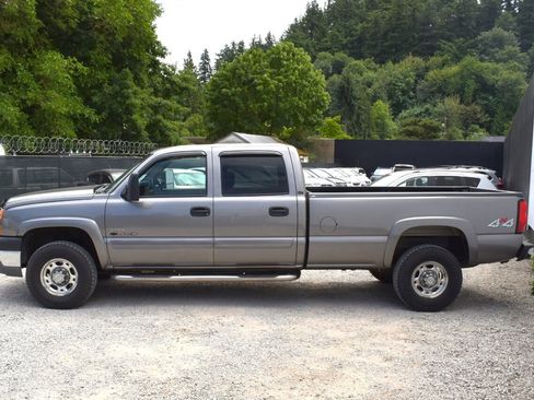 Used 2006 Chevrolet Silverado 2500 W/T AWD/4WD image 9