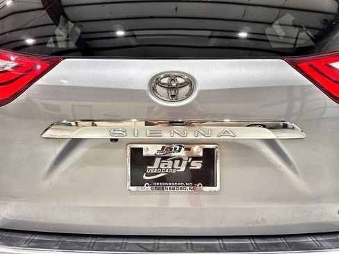 Used 2017 Toyota Sienna Limited FWD image 74