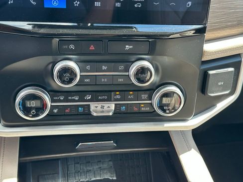Used 2024 Ford Expedition Max Limited AWD/4WD image 32