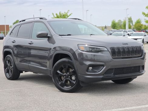 Used 2020 Jeep Cherokee Latitude Plus AWD/4WD image 2