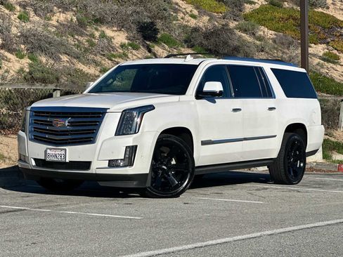 Used 2019 Cadillac Escalade ESV Platinum image 1