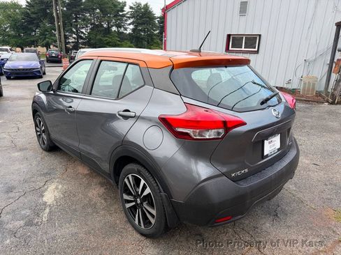Used 2019 Nissan Kicks SV FWD image 7