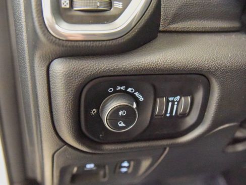 Used 2025 RAM 1500 Laramie AWD/4WD image 26