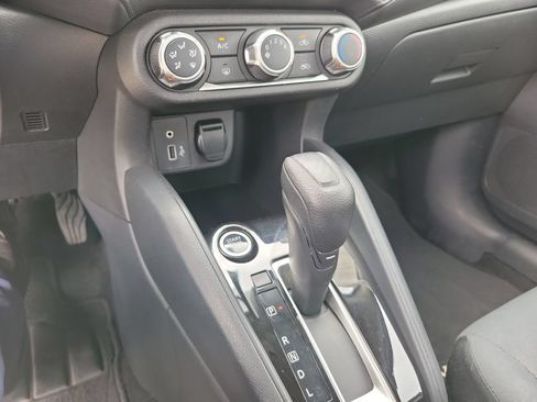 Used 2020 Nissan Versa S FWD image 16