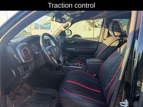 Used 2018 Toyota Tacoma TRD Sport w/ Technology Package image 14