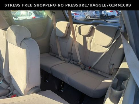 Used 2018 Kia Sedona LX image 27