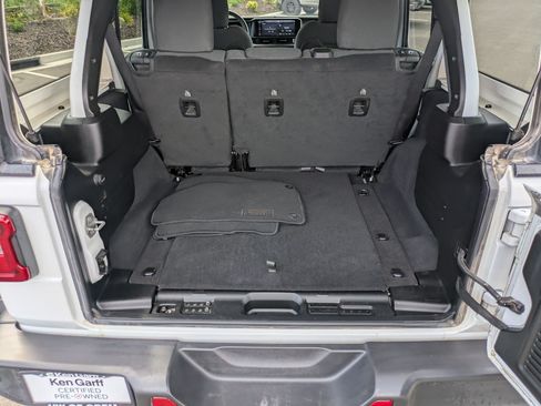 Used 2025 Jeep Wrangler Unlimited Rubicon AWD/4WD image 31