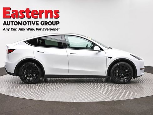Used 2022 Tesla Model Y Long Range AWD/4WD image 4