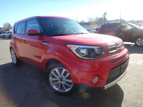 Used 2017 Kia Soul + image 3