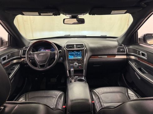 Used 2018 Ford Explorer Platinum AWD/4WD image 26