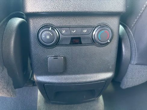 Used 2014 Ford Explorer XLT w/ Equipment Group 202A AWD/4WD image 18
