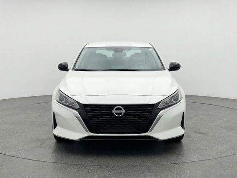 Used 2025 Nissan Altima 2.5 SV image 2