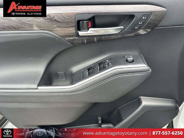 Used 2024 Toyota Highlander Platinum AWD/4WD image 21