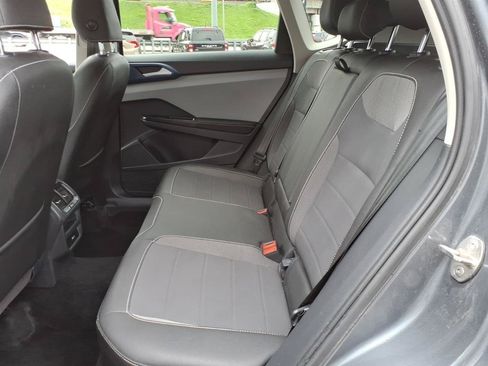 Used 2024 Volkswagen Taos SE FWD image 7