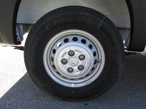 Used 2025 RAM ProMaster 2500 w/ Convenience Group image 10